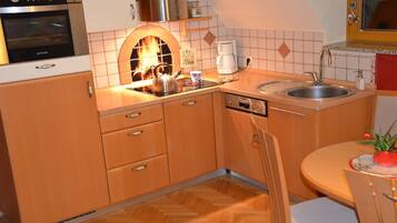 Kühlschrank, Ofen, Herdplatte, Geschirrspüler