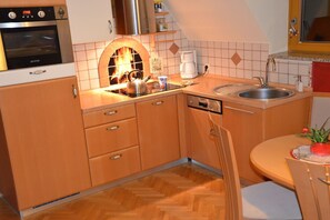 Kühlschrank, Ofen, Herdplatte, Geschirrspüler