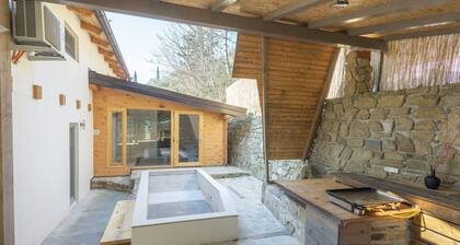 Family-Friendly Serene Retreat Holiday Home - Four Bedroom Holiday Home with Terrace