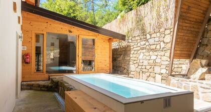 Family-Friendly Serene Retreat Holiday Home - Four Bedroom Holiday Home with Terrace