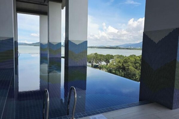 Outdoor pool - BaySuites by Alawa Homes (Kota Kinabalu)