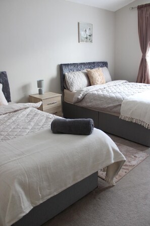 3 Schlafzimmer, Bügeleisen/Bügelbrett, WLAN, Bettwäsche