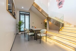 Dining - T M L-Urban 4 Bedroom-Independent Swimming Pool and Ktv (Pattaya)