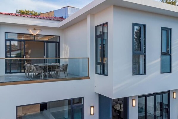 المنشأة من الخارج