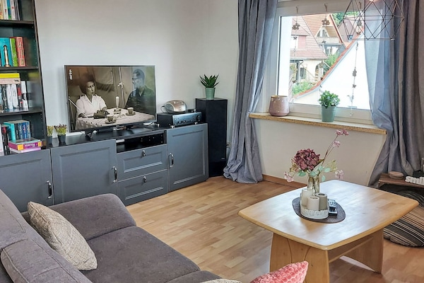 Meubles, Design Intérieur, Sol, Bois, Appareil Électronique, Sol, Télévision, Pièce, Salon, Éclairage