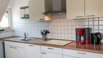 Mikrowelle, Ofen, Geschirrspüler, Hochstuhl