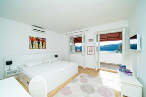 4 bedrooms, iron/ironing board, travel cot, free WiFi