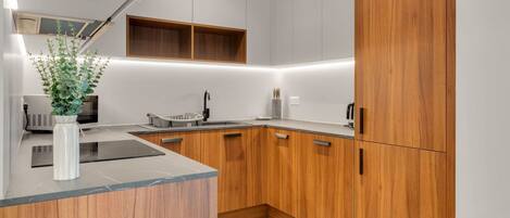 Microondas, horno y lavavajillas