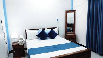 Deluxe-Apartment, Balkon, Gartenblick | Schallisolierte Zimmer, kostenloses WLAN