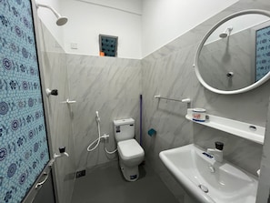 Deluxe Double Room, Non Smoking | Bathroom