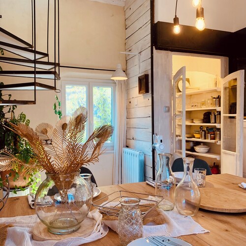 Alcohol-free, smoke-free and vegetarian HOUSE OF CONSCIENCE!