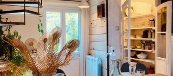 Alcohol-free, smoke-free and vegetarian HOUSE OF CONSCIENCE!