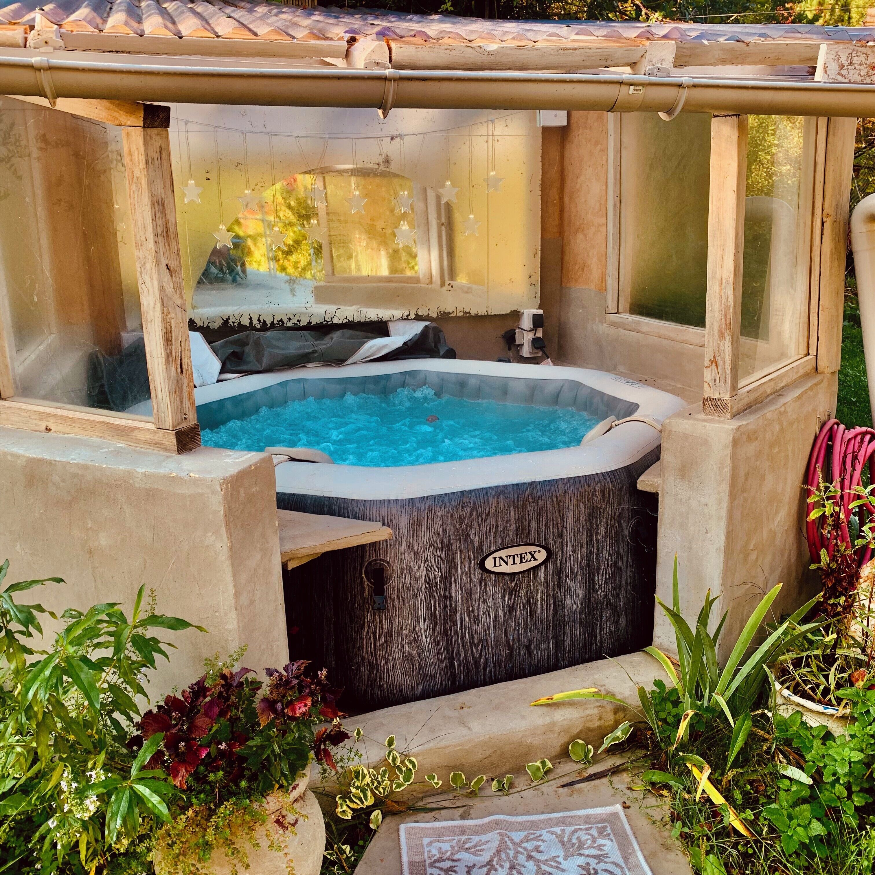 Bain à remous extérieur