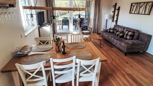 TV - Beautiful apartment for 5 people with WIFI, TV and balcony (Sattendorf)