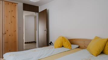 2 habitaciones, cuna de viaje, wifi gratis y ropa de cama