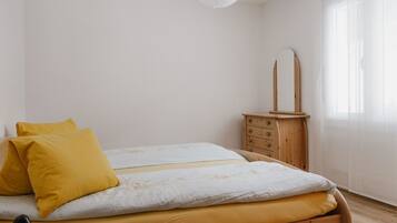 2 habitaciones, cuna de viaje, wifi gratis y ropa de cama