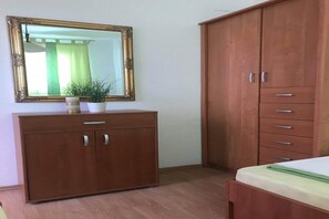 2 bedrooms, iron/ironing board, travel crib, free WiFi