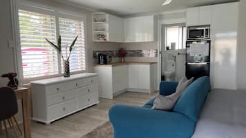 Room, 1 Bedroom, Garden View | Living room