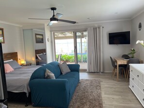 Room, 1 Bedroom, Garden View | Living room