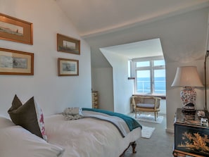 5 bedrooms, free WiFi, bed sheets