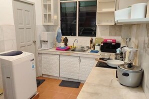 Private kitchen - FAT MOM - Tropical House (FREE 1 CarPark+Netflix) (Langkawi)