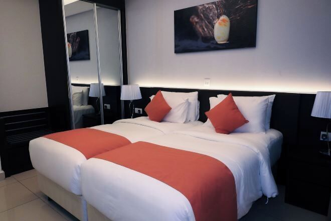 Fer et planche à repasser, lits bébé