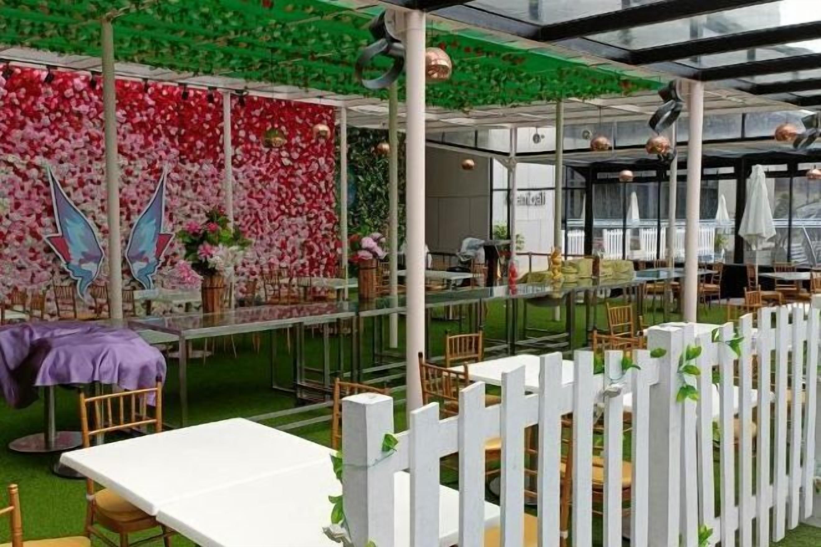 รับประทานอาหารกลางแจ้ง