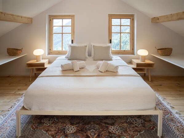 4 bedrooms, travel crib, free WiFi