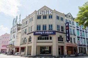 Exterior - Swing and Pillows @ Malacca Mahkota Parade (Melaka)
