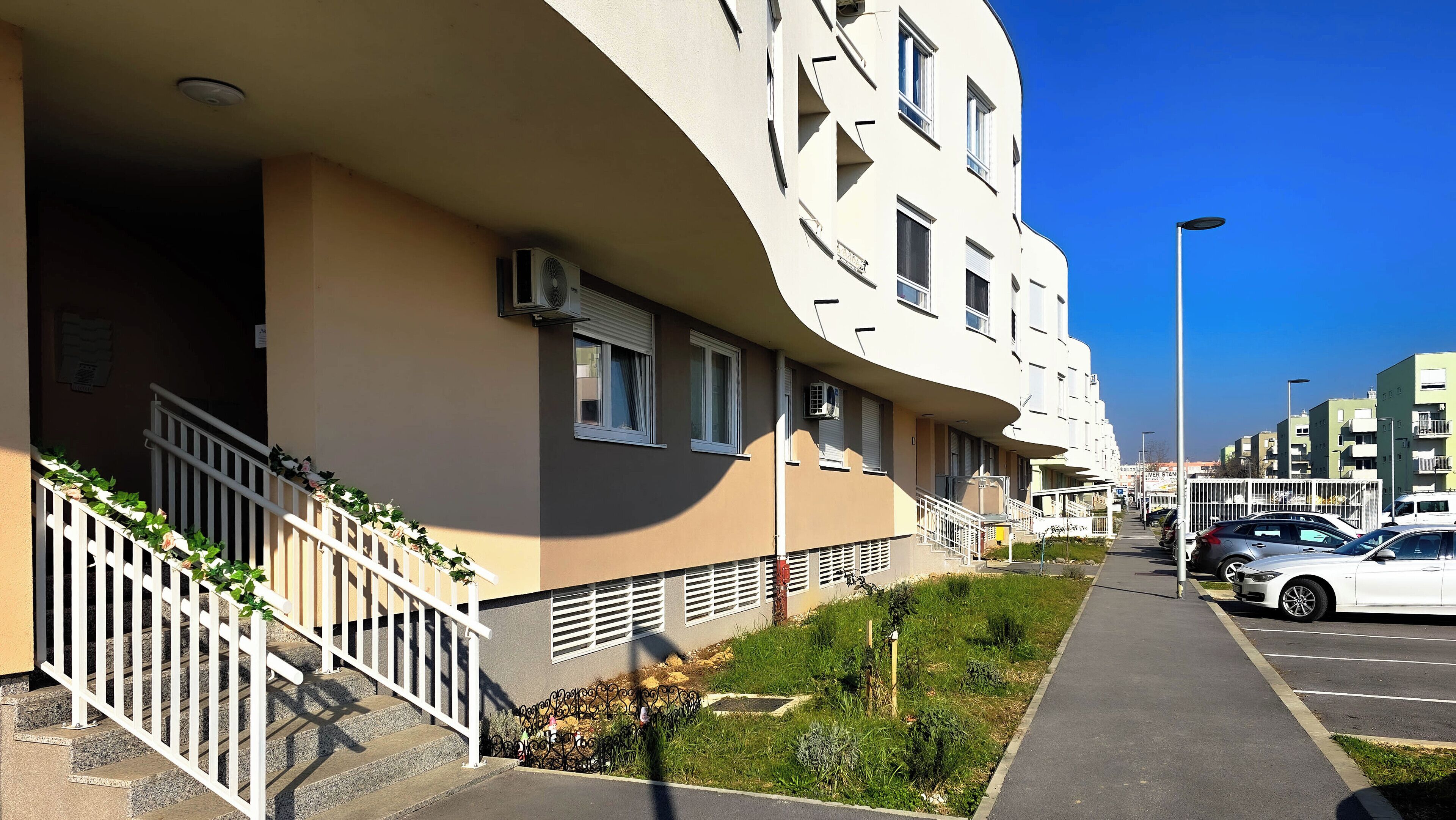 تفاصيل الفندق من الخارج