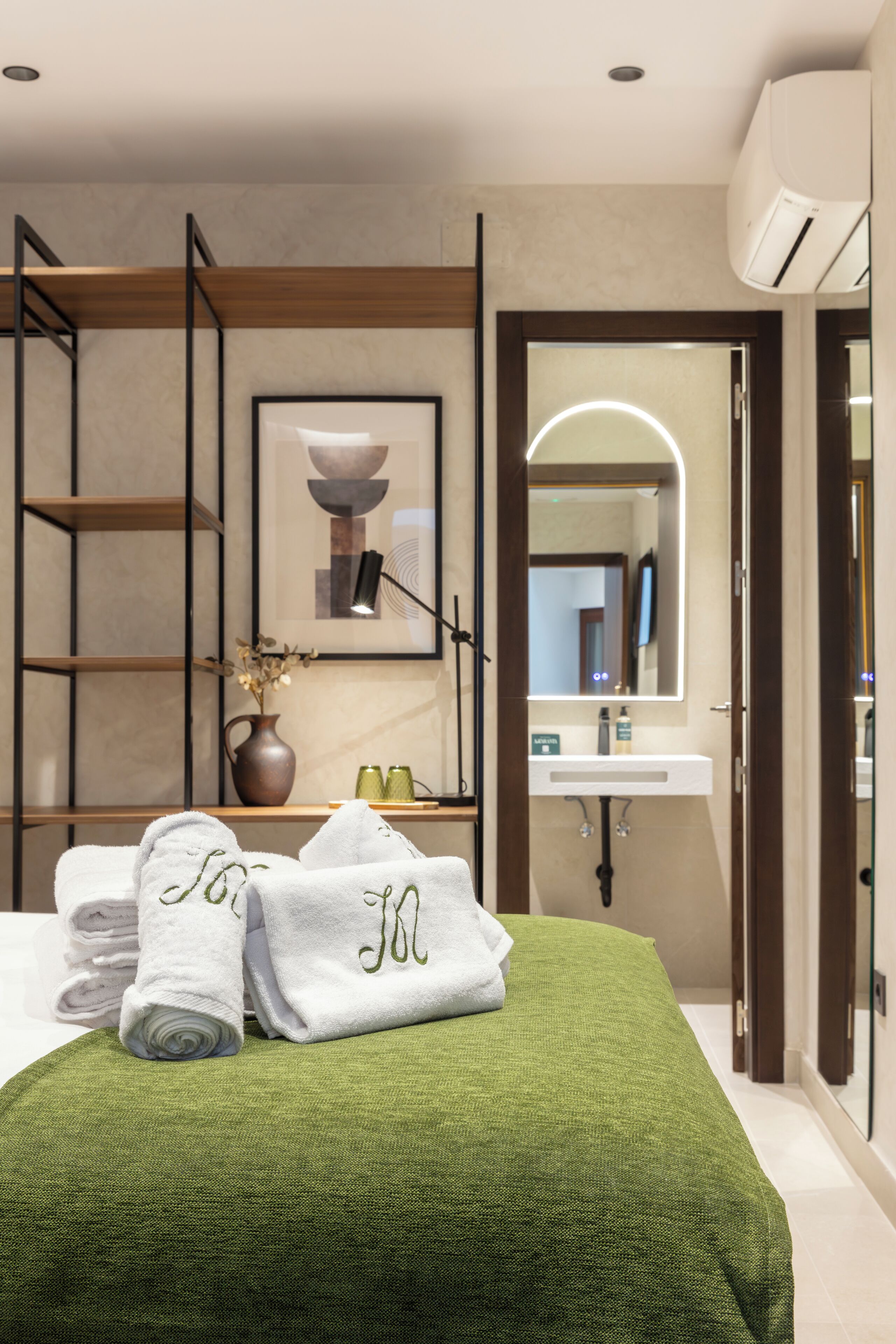 Double Room | Down comforters, blackout drapes, free WiFi, bed sheets