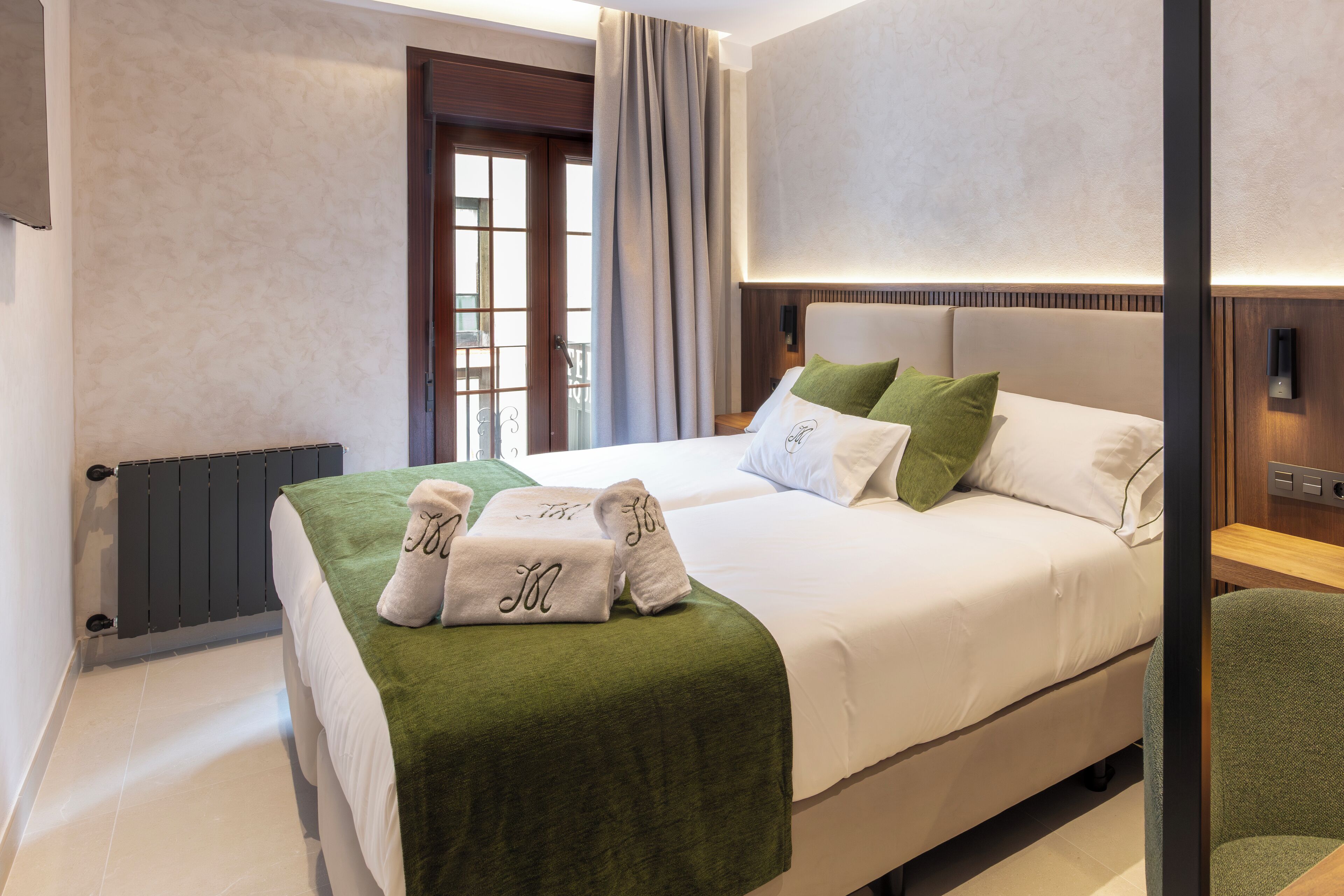 Suíte | Edredons de pluma, cortinas blackout, Wi-Fi de cortesia, roupa de cama