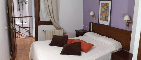 Standard Double or Twin Room | Down duvets, free WiFi, bed sheets