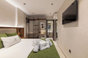 Habitación doble | Edredones de plumas, cortinas opacas, wifi gratis y ropa de cama