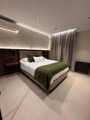 Suite | Selimut bulu angsa, tirai kedap cahaya, Wi-Fi gratis, dan seprai linen