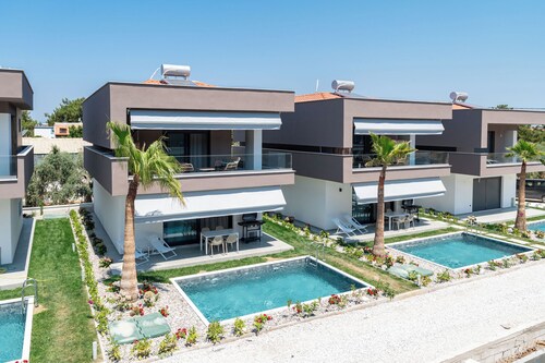 Emerald Three-Bedroom Villa with Private Pool