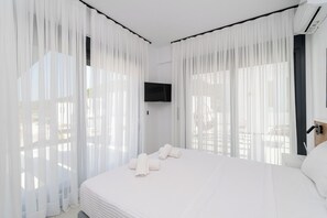 Iron/ironing board, Internet - Emerald Three-Bedroom Villa with Private Pool and Rooftop (Kavala)