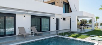 Emerald Three-Bedroom Villa with Private Pool and Rooftop