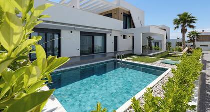 Emerald Three-Bedroom Villa with Private Pool and Rooftop