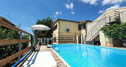 Stunning villa for 4 people with A/C, private pool, WIFI, TV, terrace and pets allowed