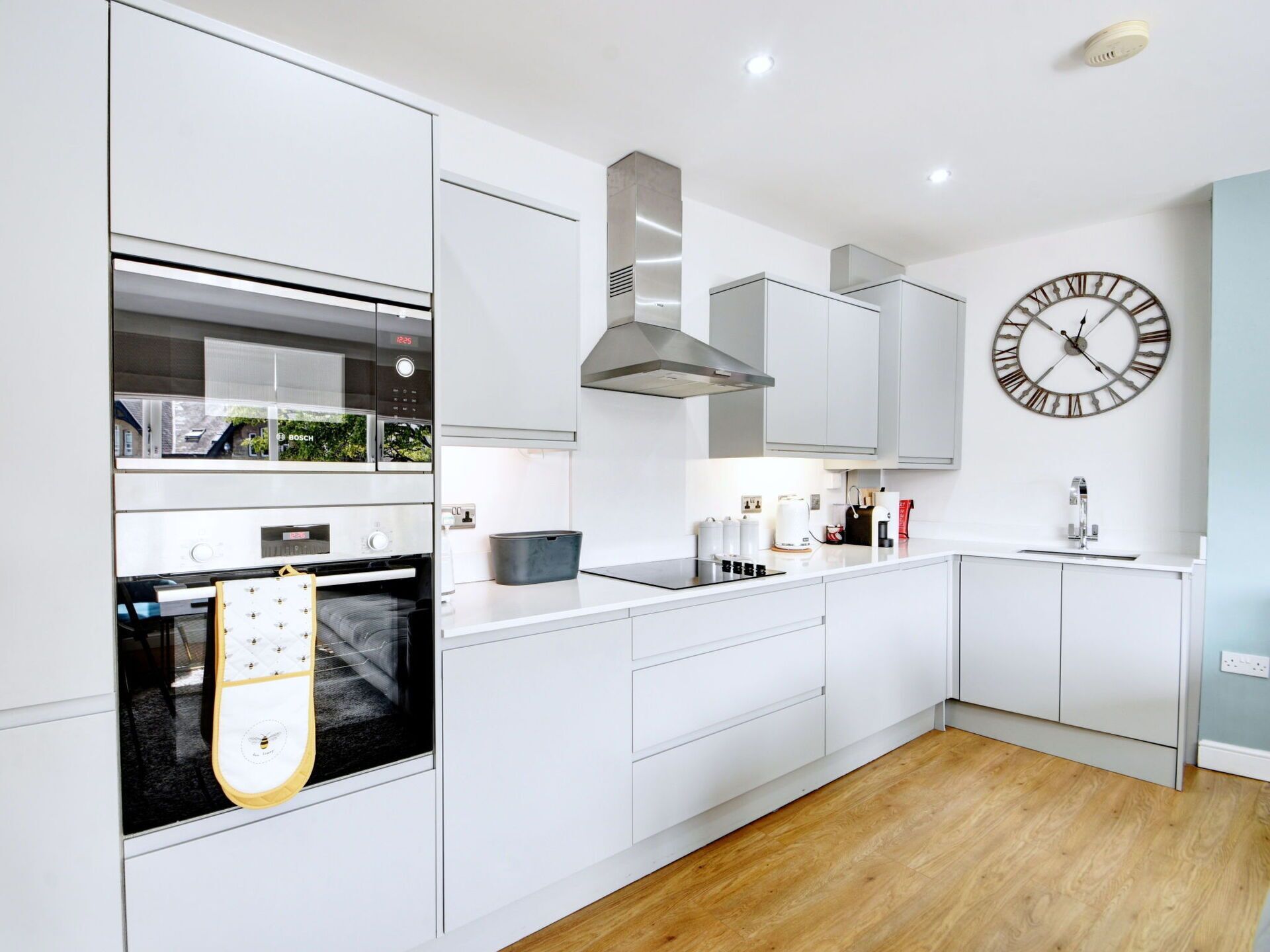 Mikrowelle, Ofen, Geschirrspüler