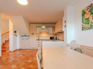 Microwave, oven, dishwasher - Nice apartment in villa for 5 people with WIFI, TV, terrace and panoramic view (Bleggio Superiore)