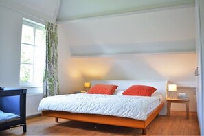 4 عدّة غرف نوم وخدمة الإنترنت