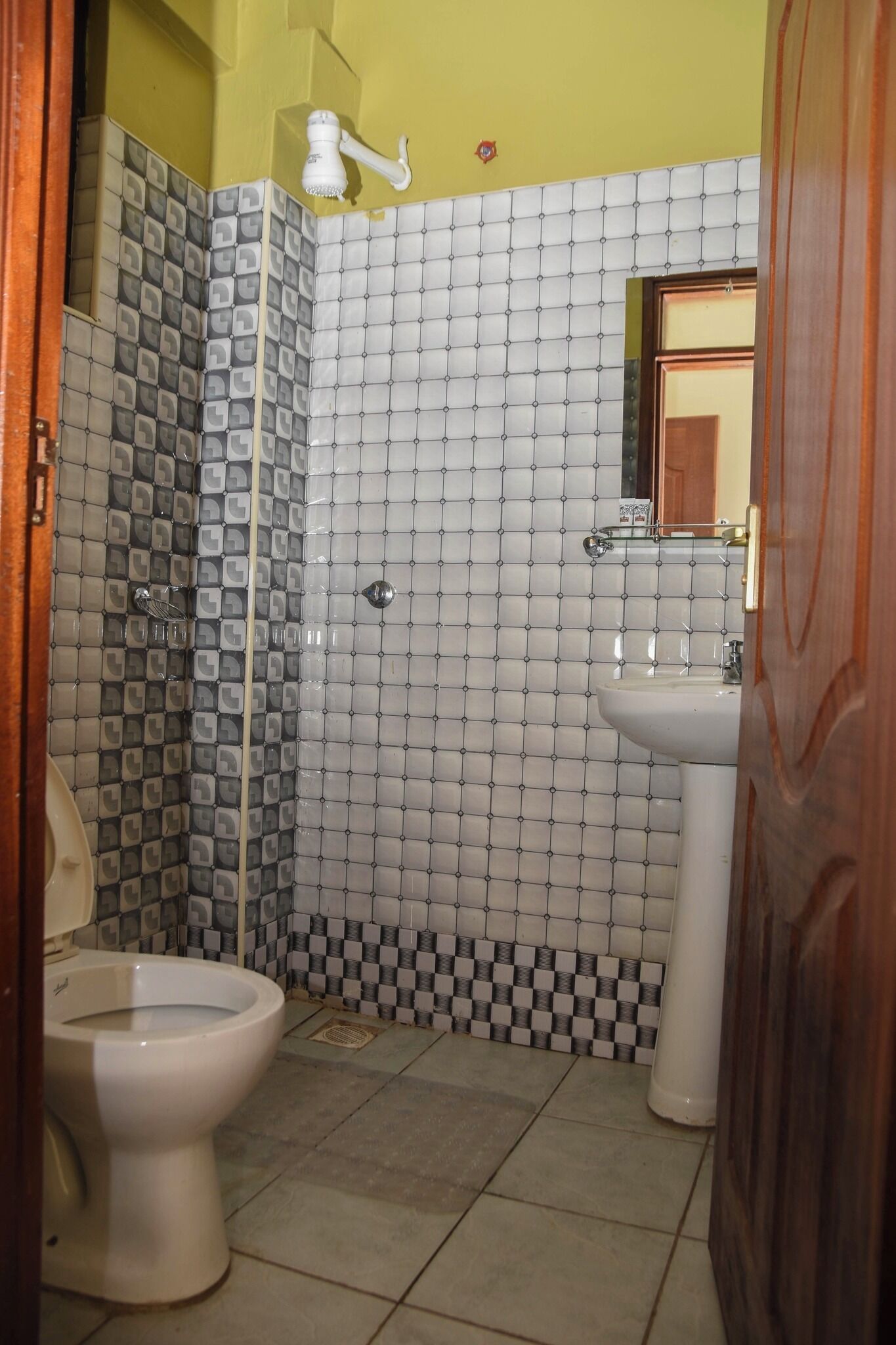 A bathroom with a toilet, bidet, and sink.