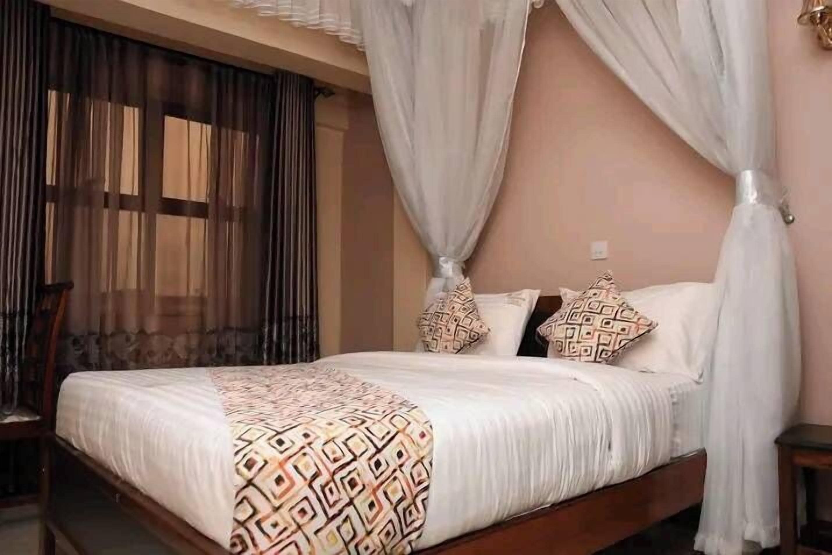 豪華雙人房, 城市景觀 | 免費無線上網、床單