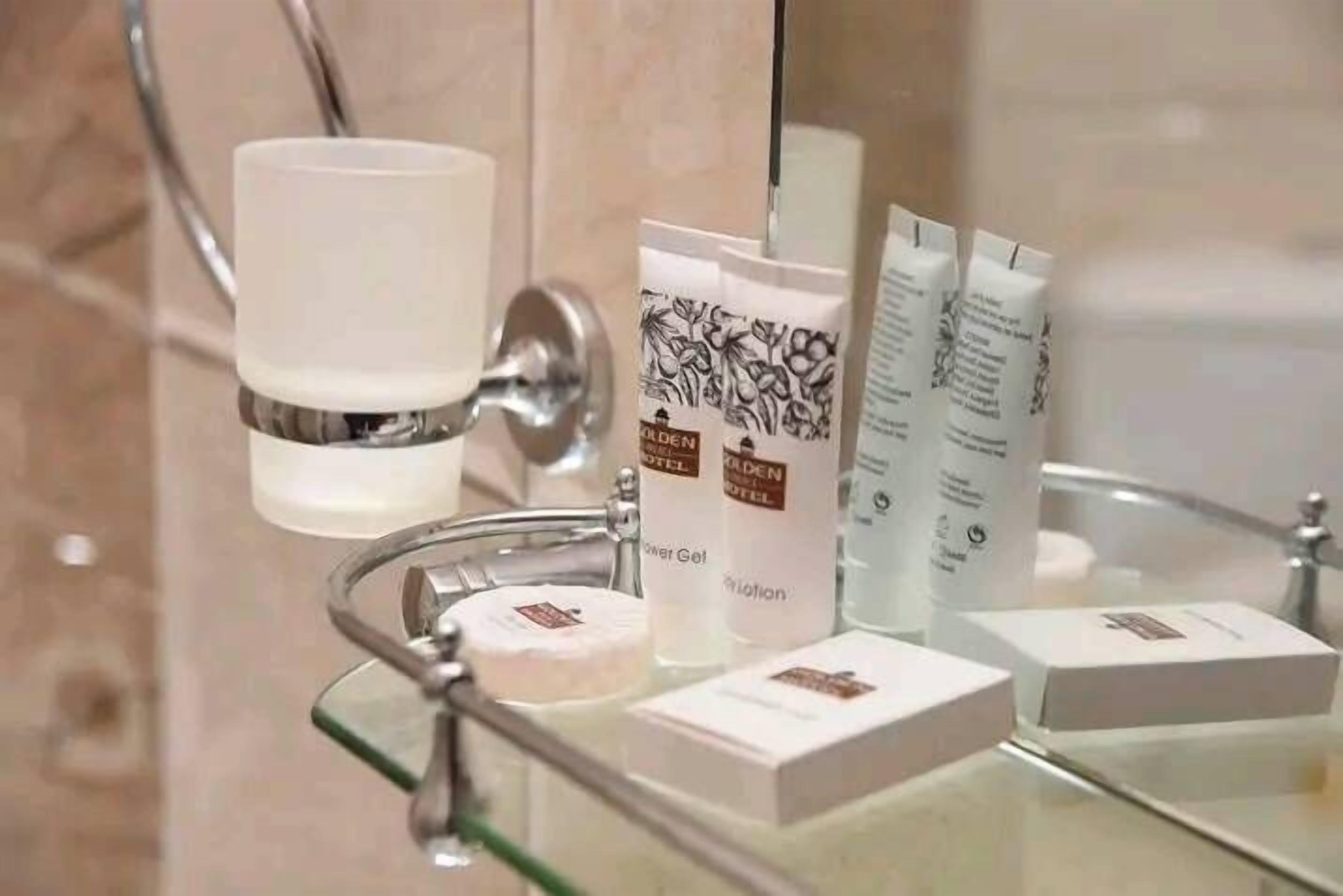 豪華雙人房, 城市景觀 | 浴室 | 淋浴設備、拖鞋、毛巾、肥皂