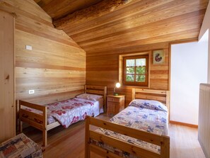 4 bedrooms, travel crib, free WiFi