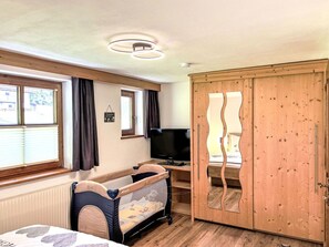 2 chambres, lit de bébé portatif, accÚs au Wi-Fi (inclus)