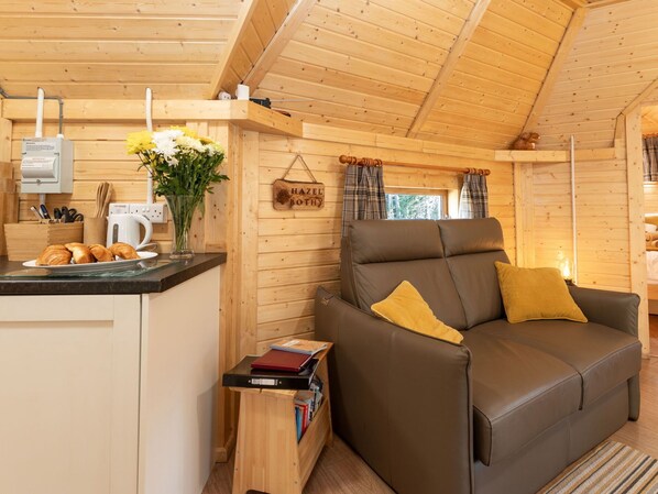 Interior - Cosy apartment in villa for 3 guests with terrace and pets allowed (Coldstone)