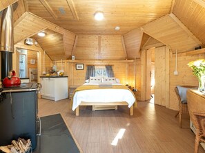 1 Schlafzimmer, Reisekinderbett